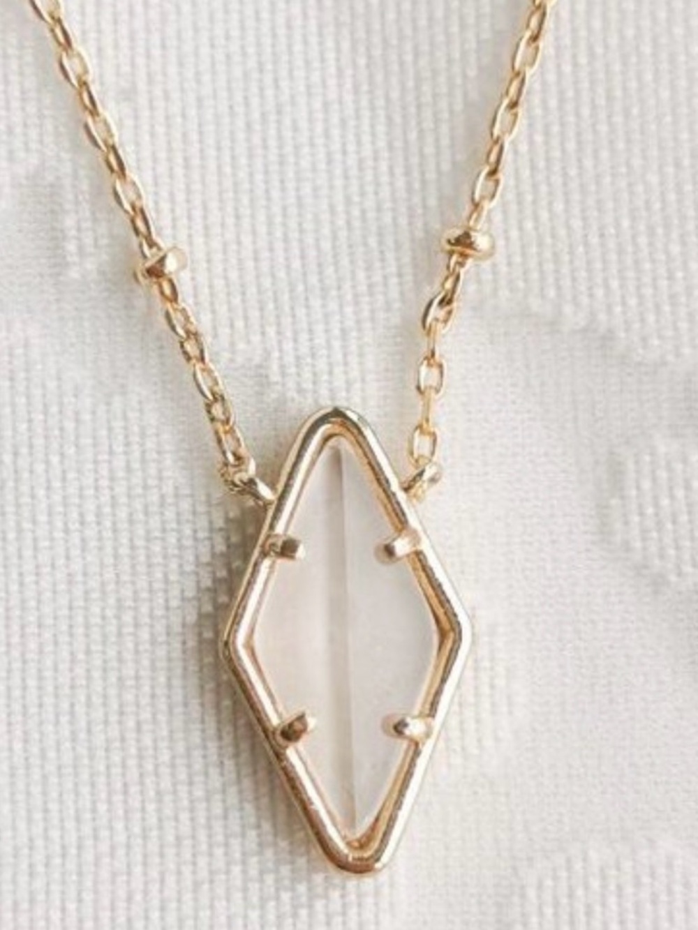 NEW KENDRA SCOTT Kinsley Gold mother of pearl Kite Pendant Necklace